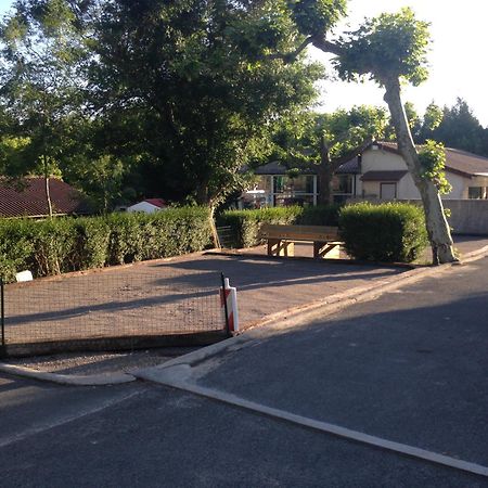Camping Le Ruisseau Saint-André-de-Seignaux Exterior foto